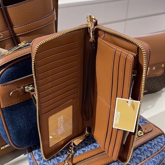 Michael Kors Jet Set Travel Large Travel CONTINENTAL 
Indigo - Picture 10 of 16